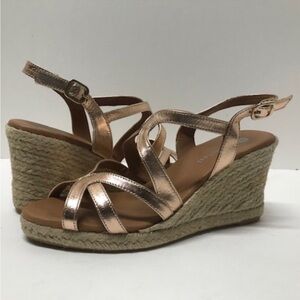 Eric Michael Lindsey Wedge Sandal in Cosmos Rose Gold Metallic